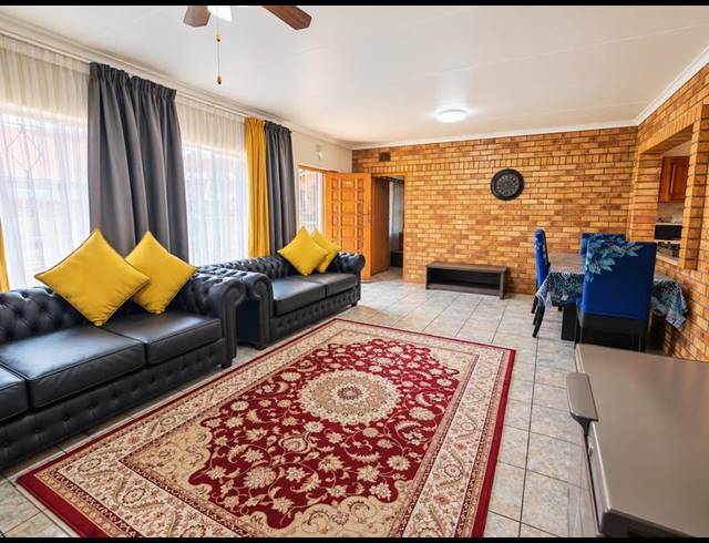 2 BEDROOM TOWNHOUSE FOR SALE IN STRUBENVALE